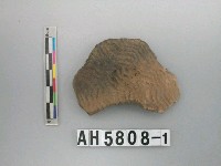 藏品(淺褐色細砂陶片)的圖片